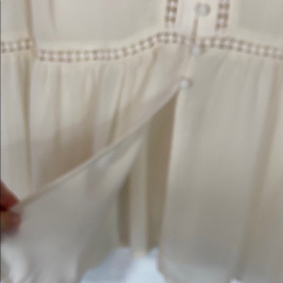 Euc Torrid cream sheer flutter sleeve top 1X - Picture 4 of 6